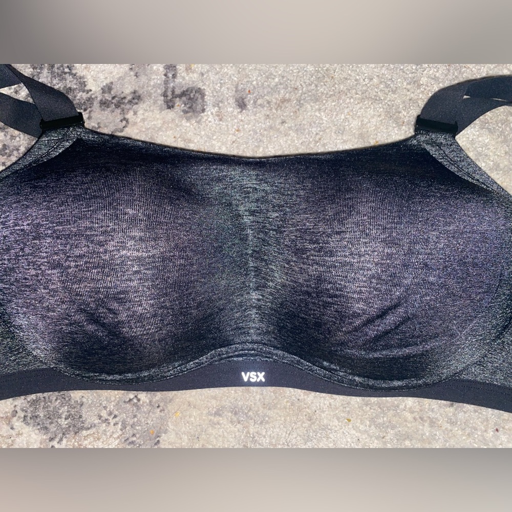 *NWOT* Victoria’s Secret VSX Sports Bra